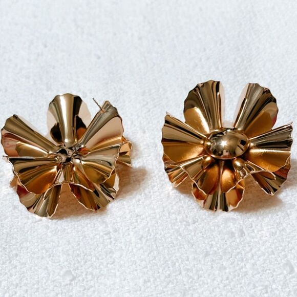 Gold flower statement earrings M228 - Picture 5 of 5